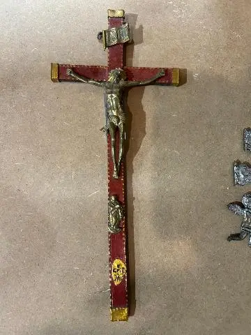 Imagen CRUZ MADERA ROJA Y BONCE